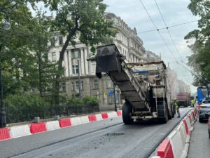 БРИГАДЫ, ТЕХНИКА И ИНСТРУМЕНТЫ, НЕОБХОДИМЫЕ ДЛЯ АСФАЛЬТИРОВАНИЯ